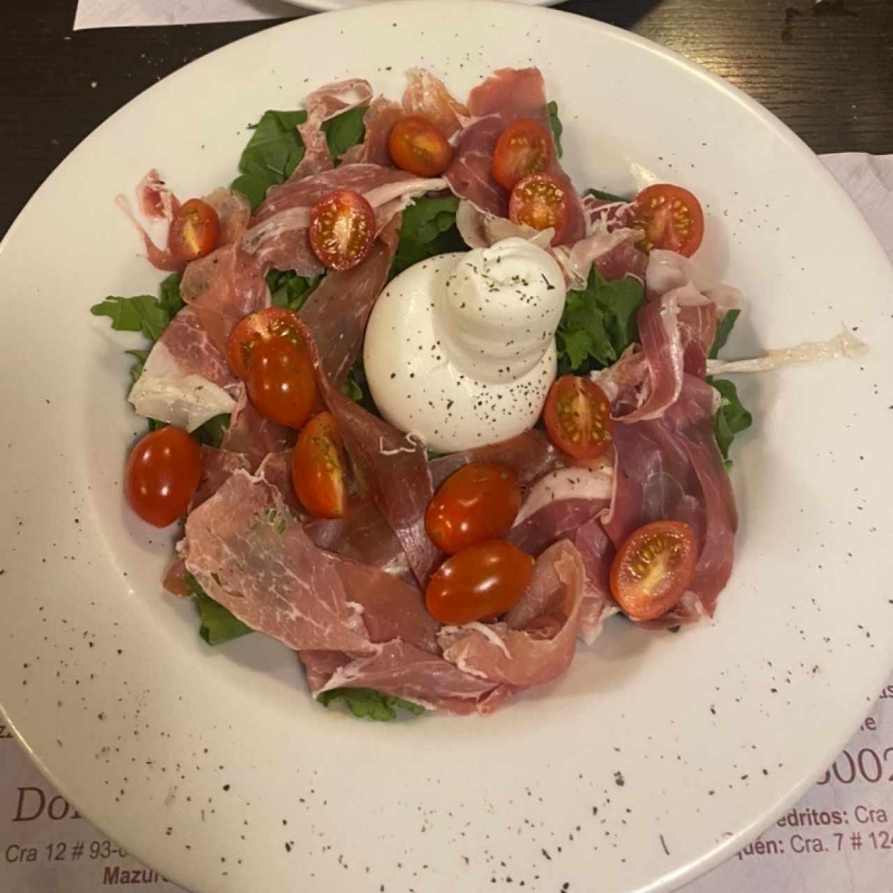 Ensalada de jamon serrano y buffala 