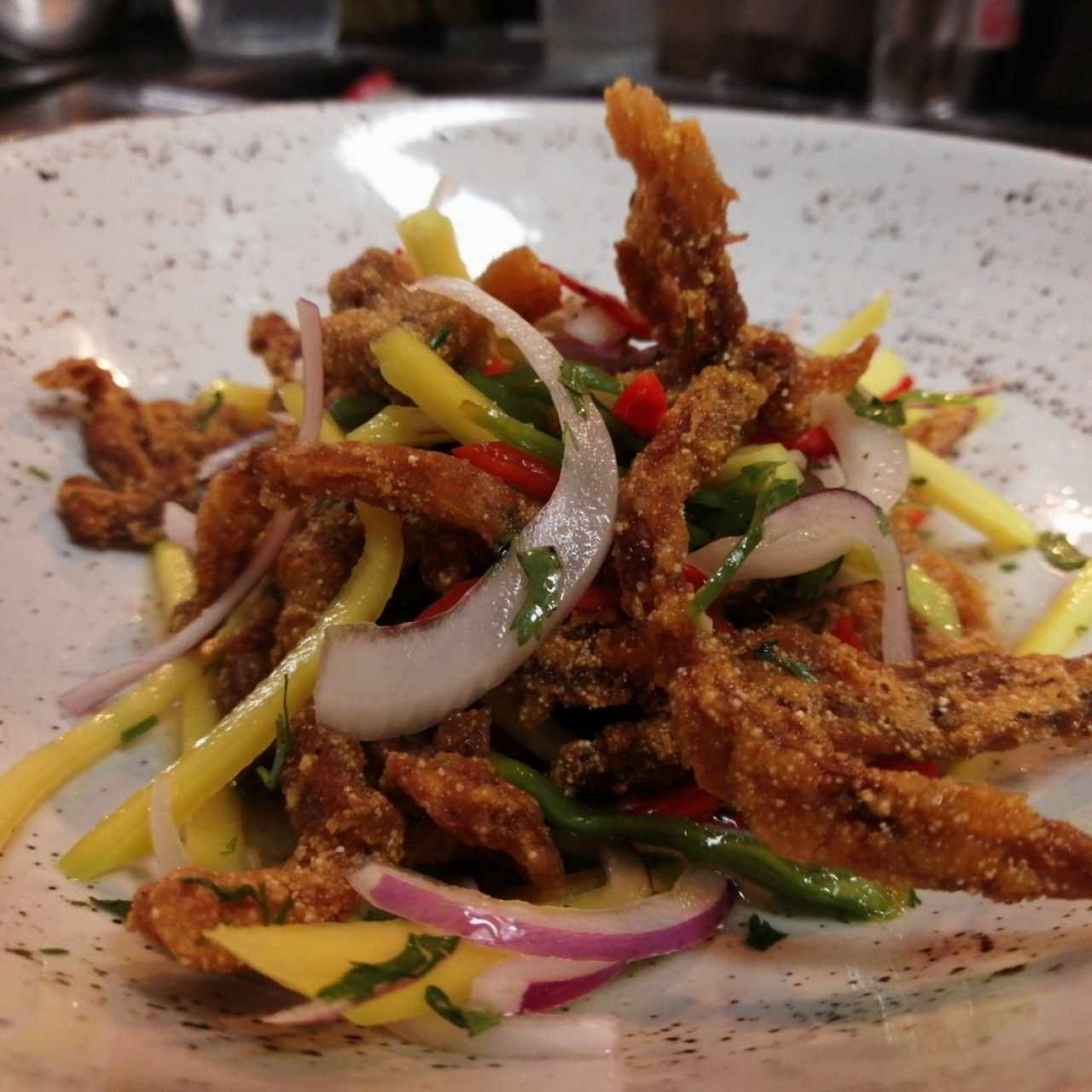 ceviche de chicharrón de oreja de cerdo