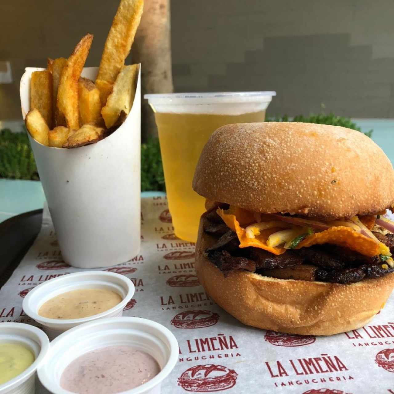 Sanguche de chicharrón peruano 