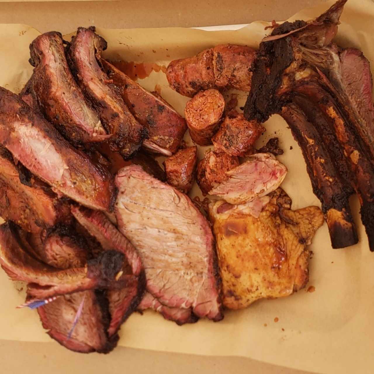 Picada con Brisket, Morrillo, Costillas St Louis, Chorizo, Pierna Pernil y Costilla de Res