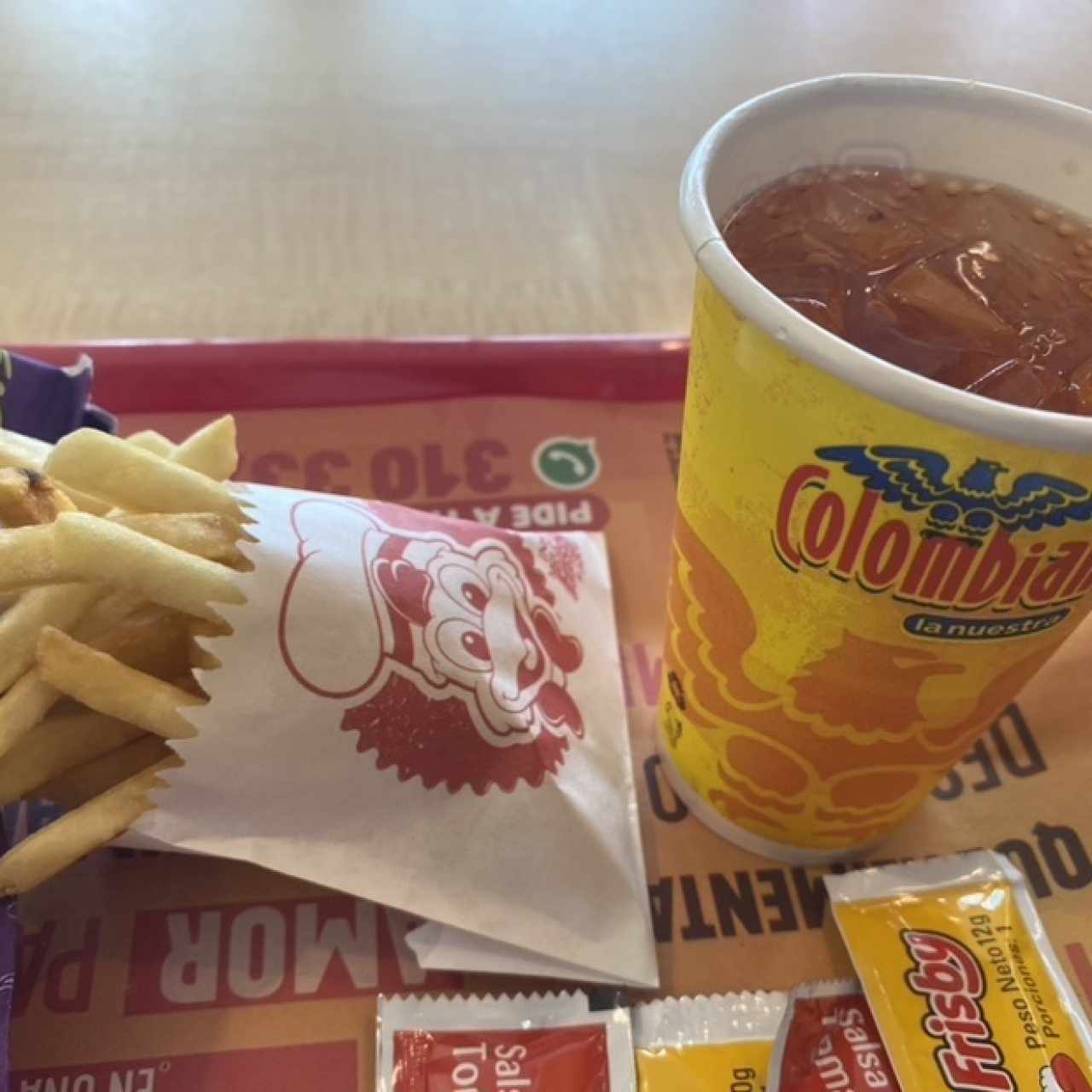 Papas y gaseosa del combo