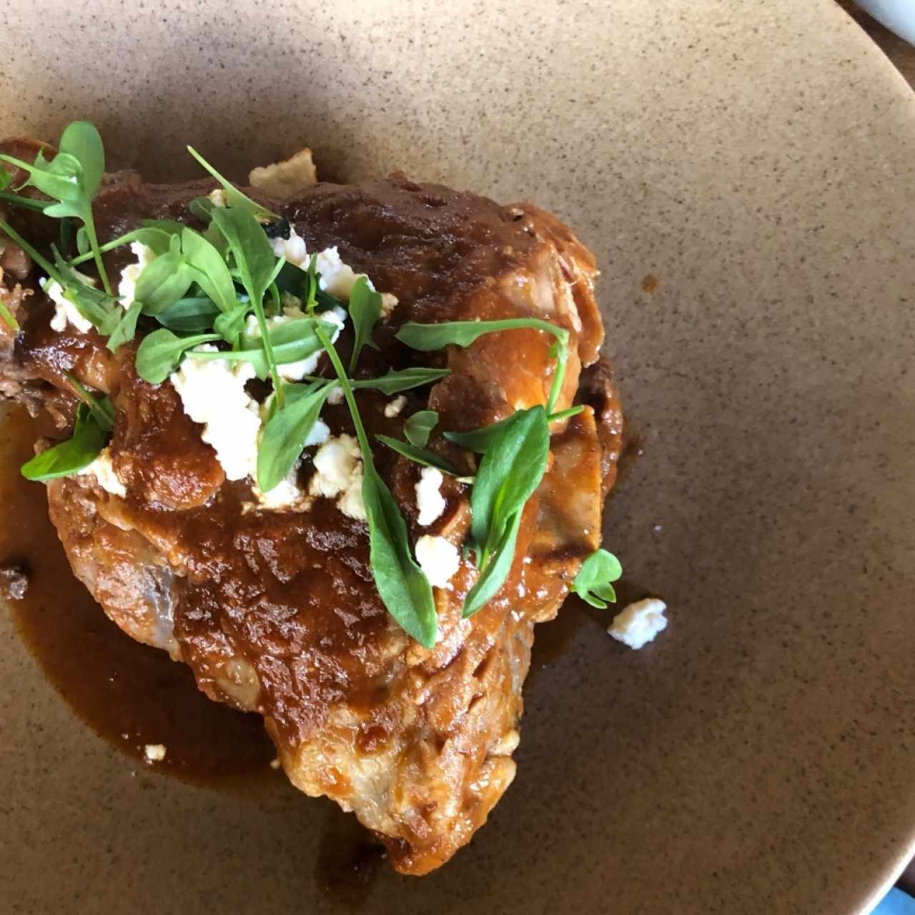 codillo de cerdo con salsa de guayaba