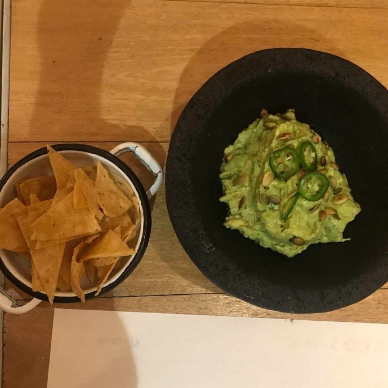 Guacamole con totopos