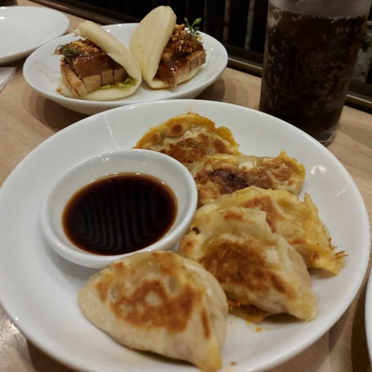 Dumplings de pipian y buns de cerdo