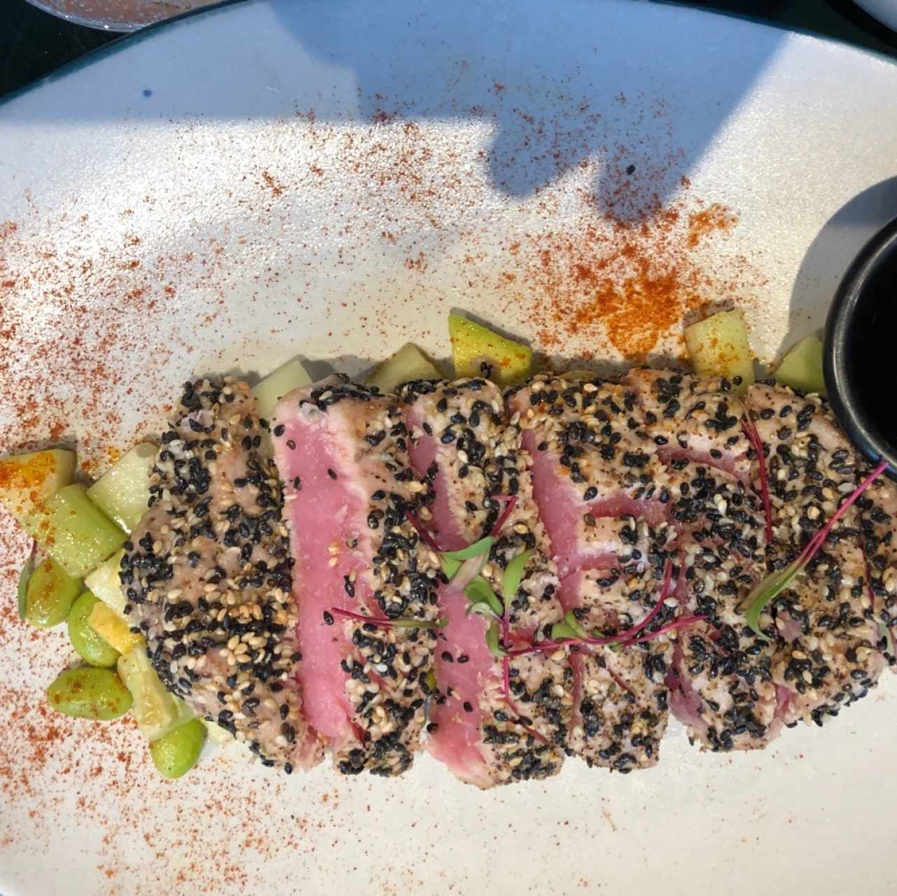 Lomo de Atún encostrado y ensalada verde