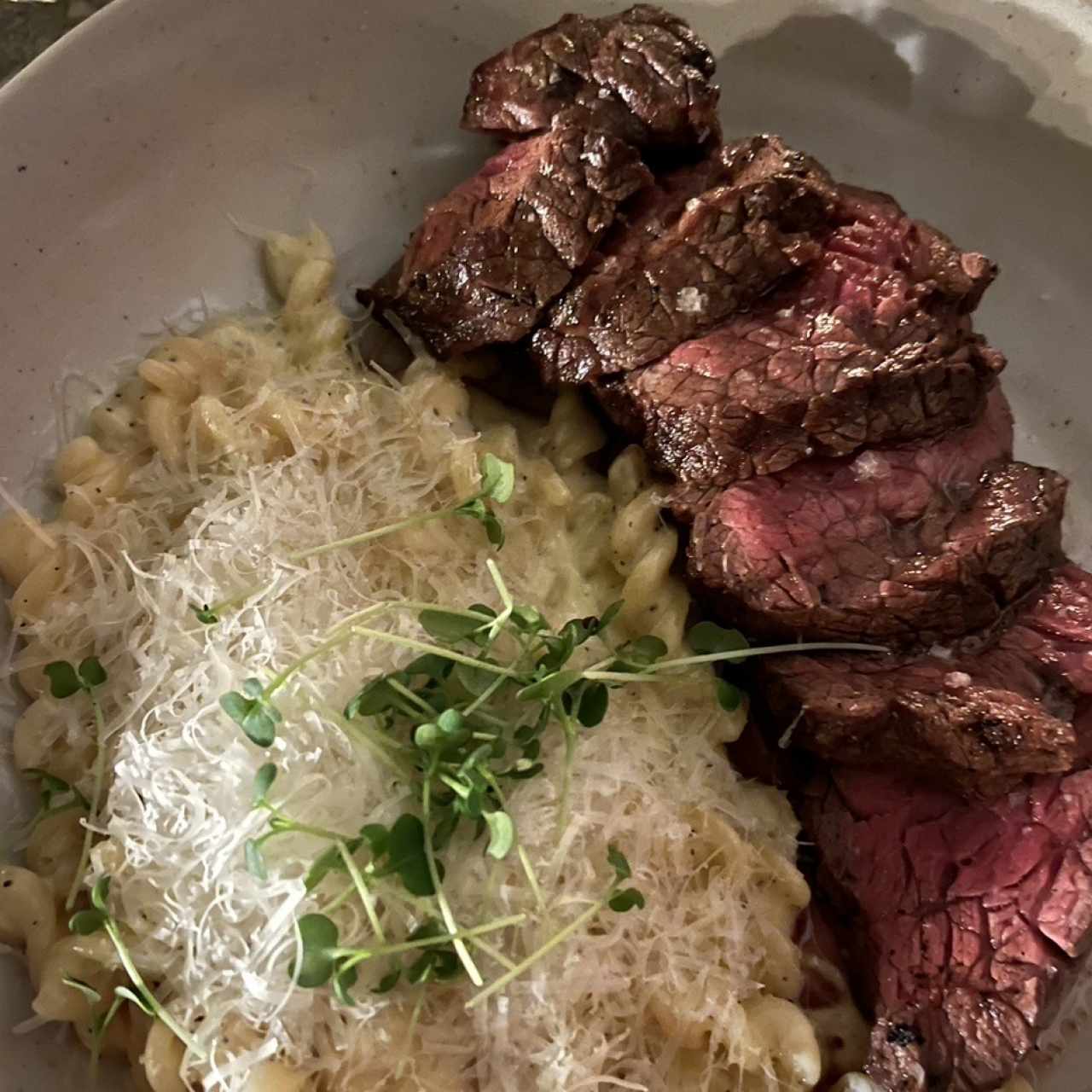 Lomo y pasta Caccio y Pepe