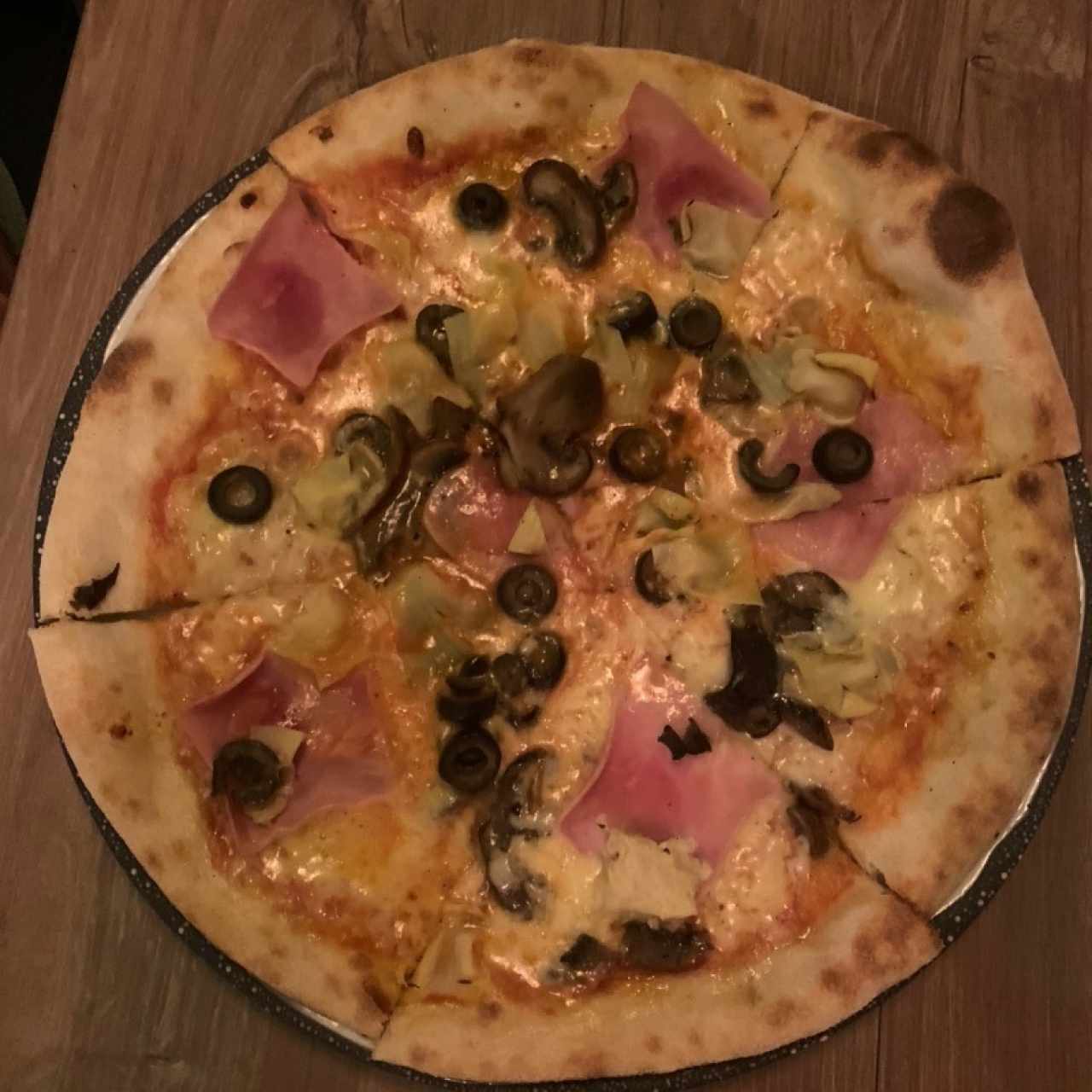 Pizza capricciosa