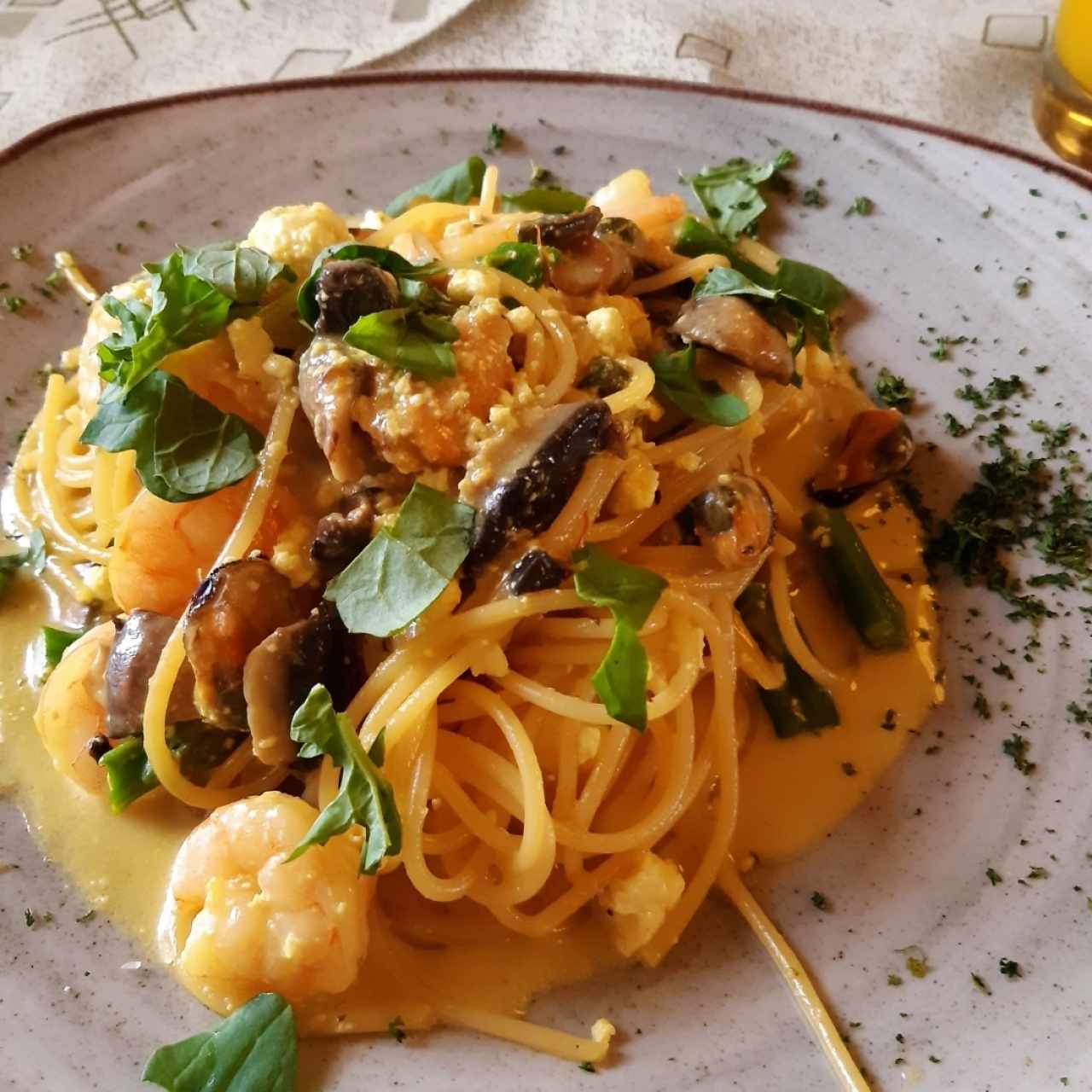 espagueti de mejillones y azafrán 