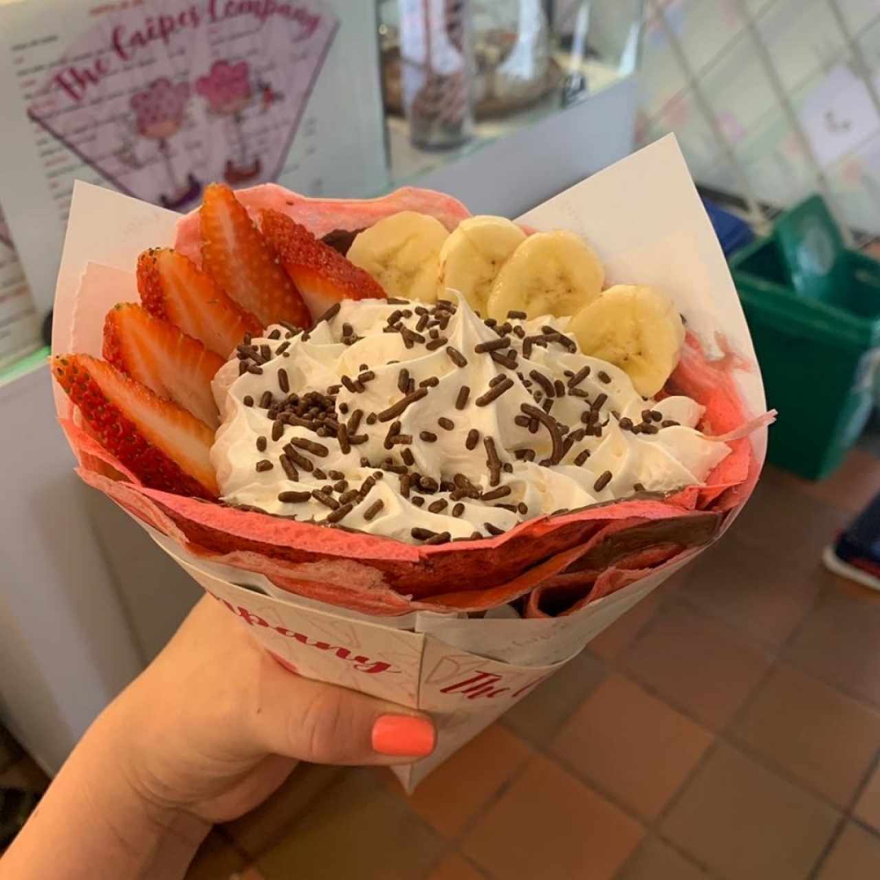 crepe zizi nutela banano fresa y chantilly con adicion de helado