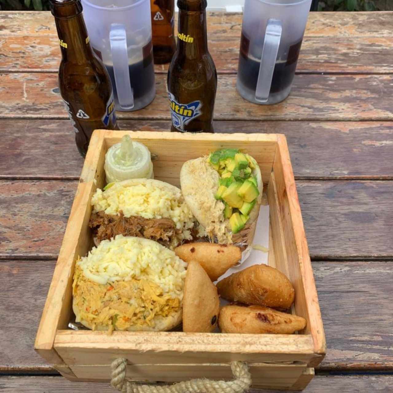 Maltin Polar, Arepas Reina Pepiada, Pelua y Catira, Miniempanadas