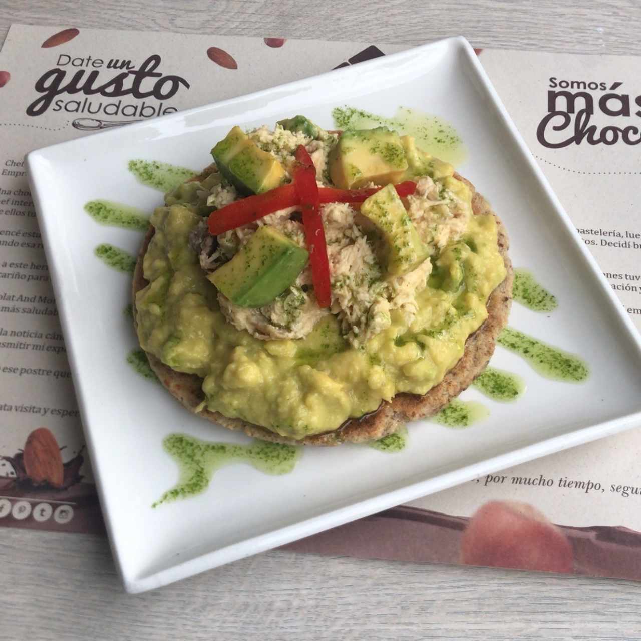 Arepa de almendas con pollo 