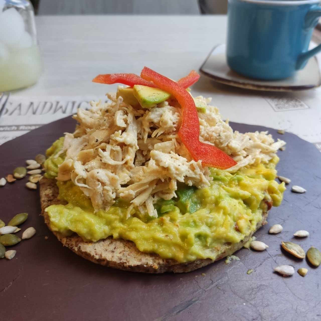 Arepa de almendras con pollo