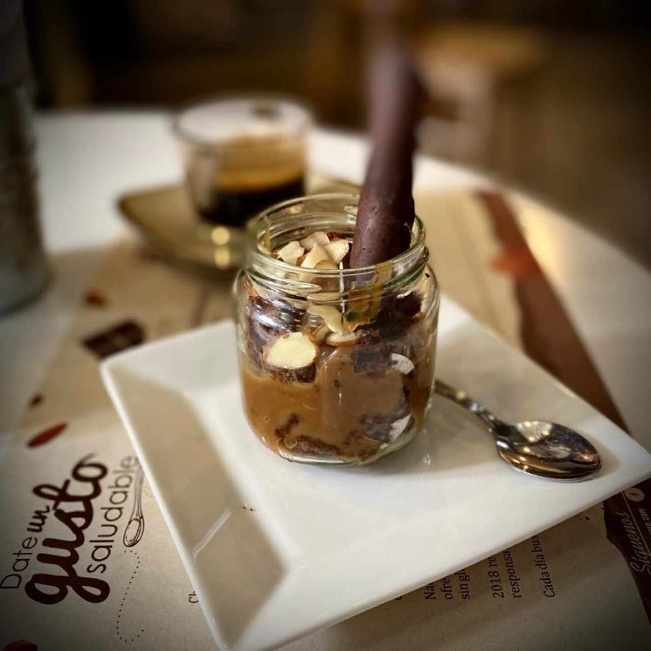 Brownie de chocolate, almendras y arequipe