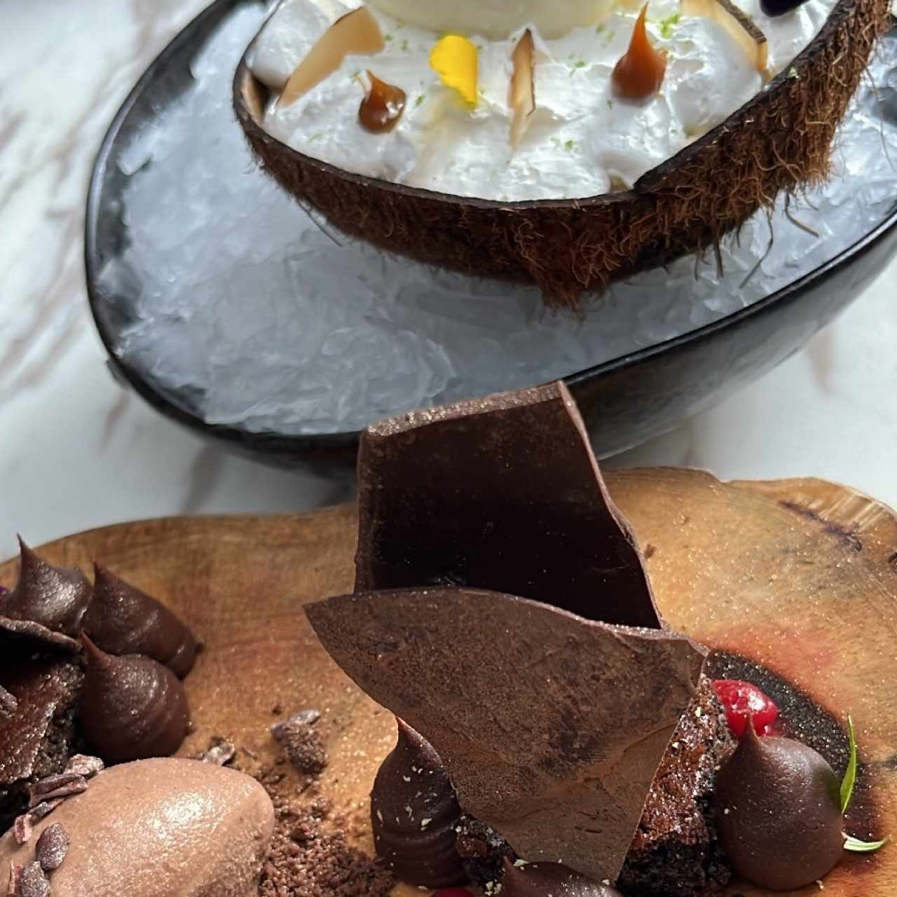 Postres de coco y chocolate 