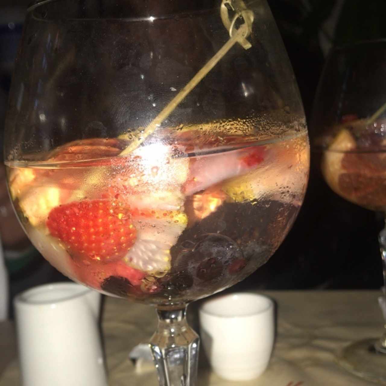 gin tonic frutos rojos
