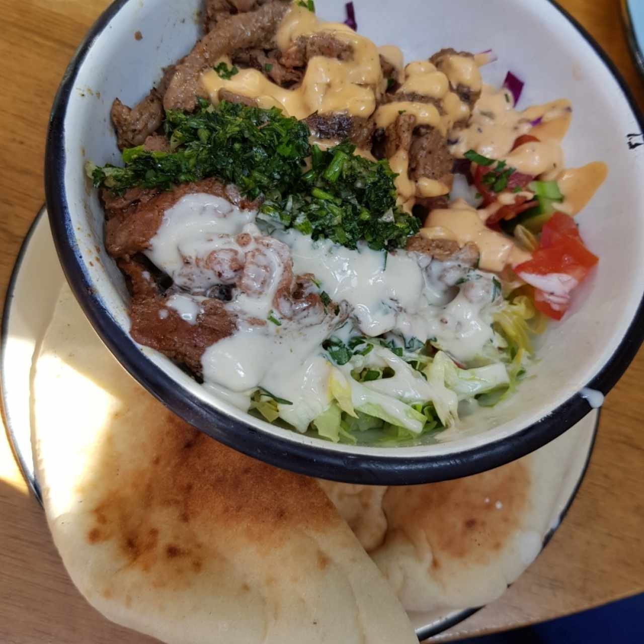 Shawarma de res en bowl