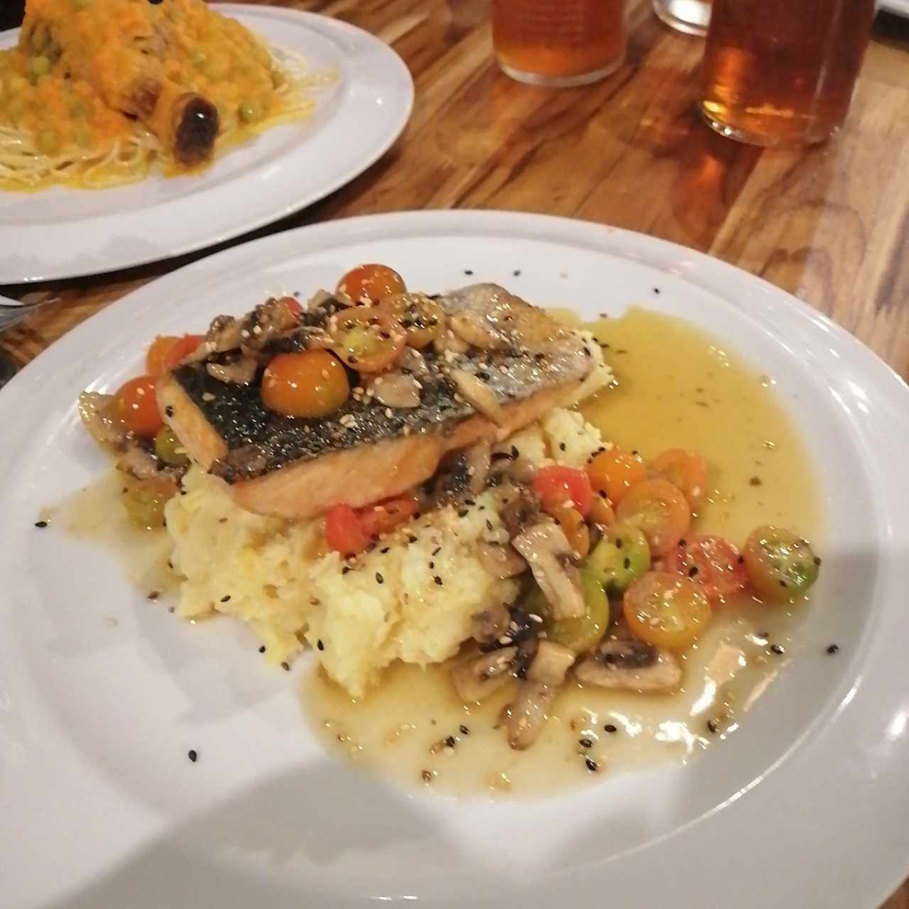 Salmón al ajillo 