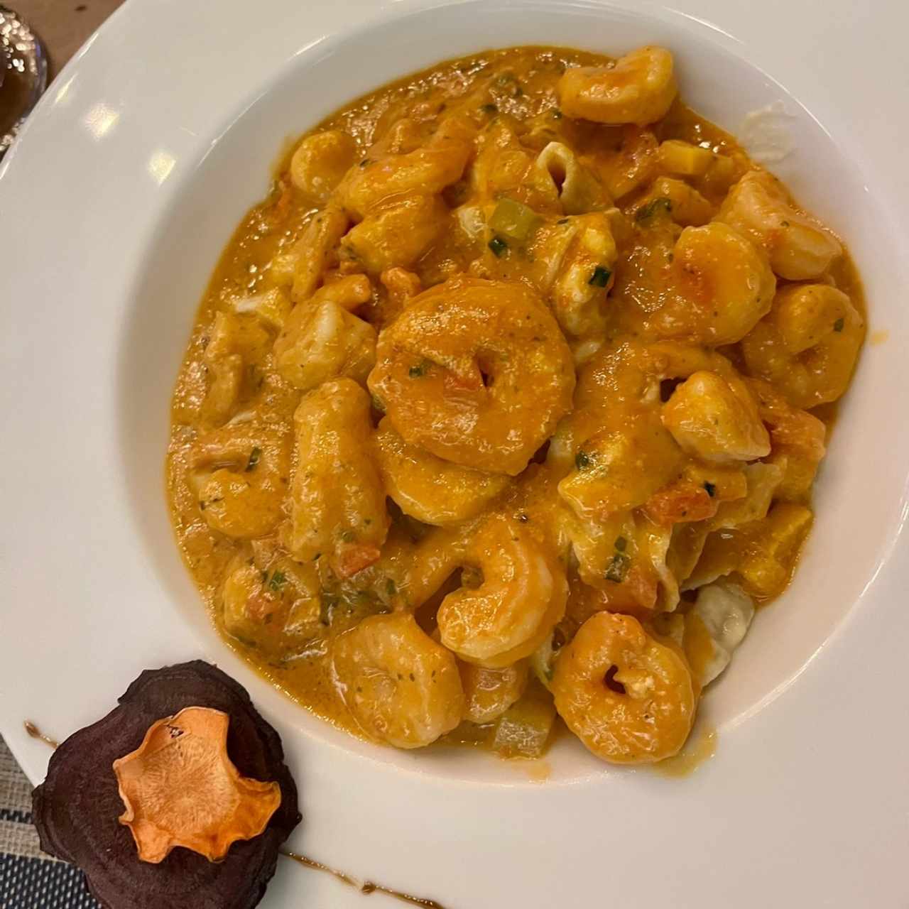 Pasta de la casa con camarones y langostinos 