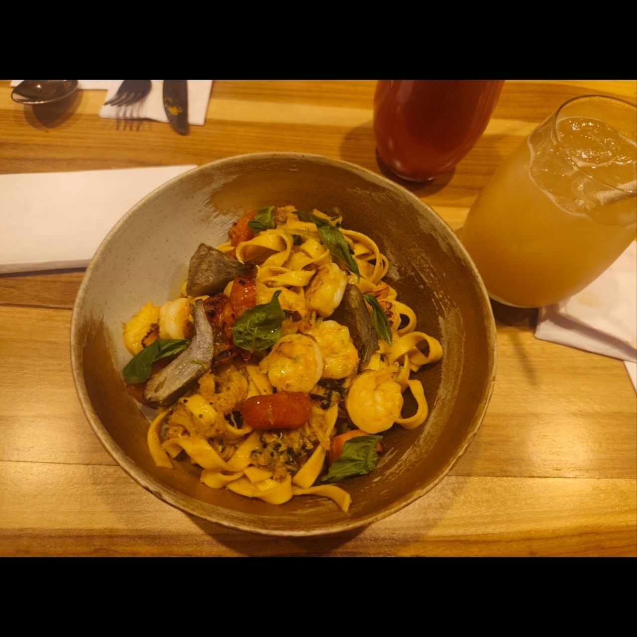 Fettuccine con Jaiba y extra de camarones 