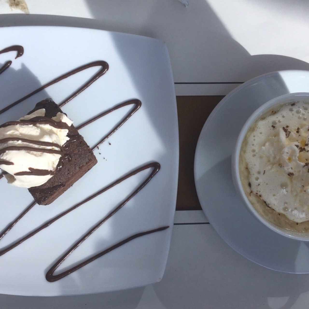 Brownie con Helado Vainilla y Arroz con Leche