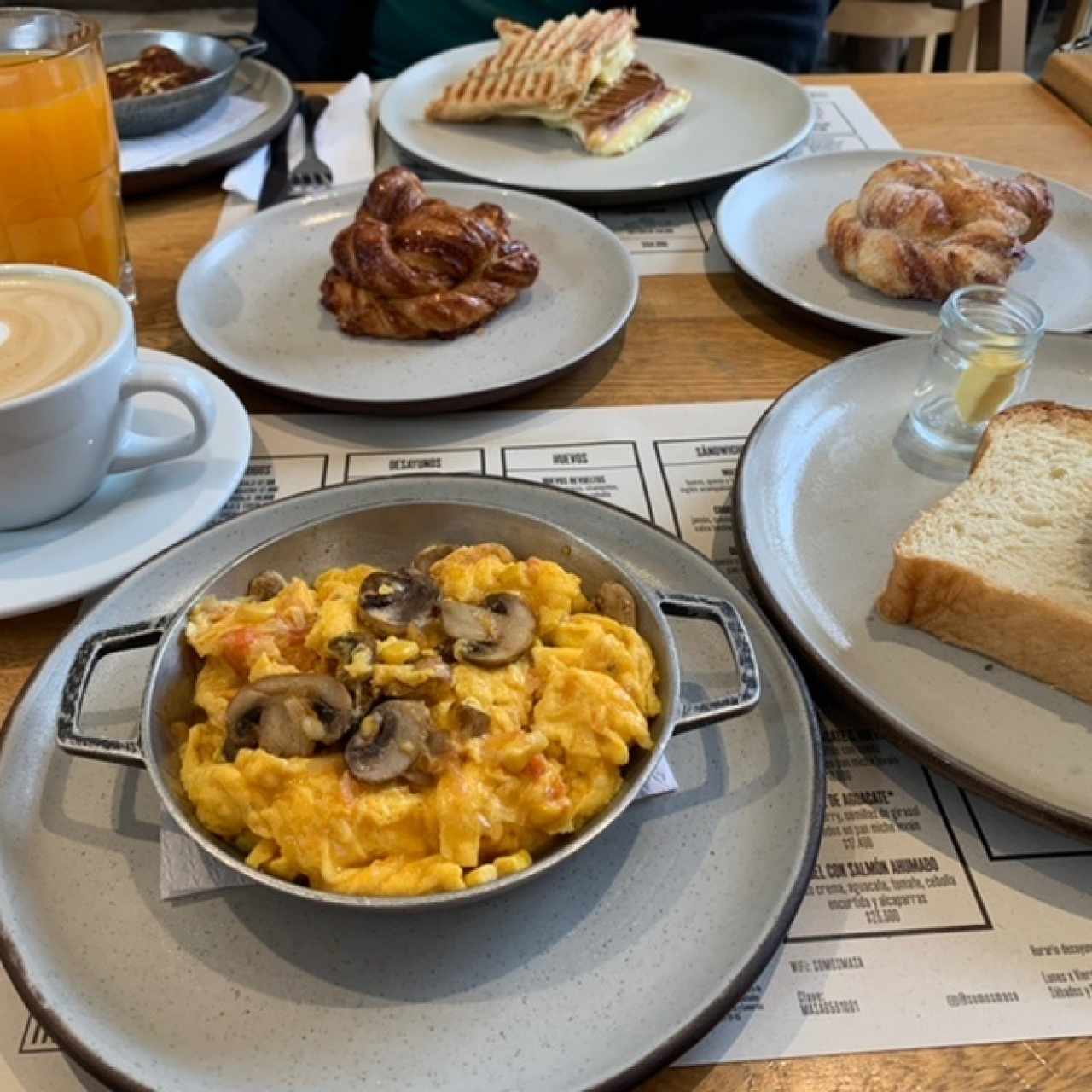 Huevos Revueltos con hongos