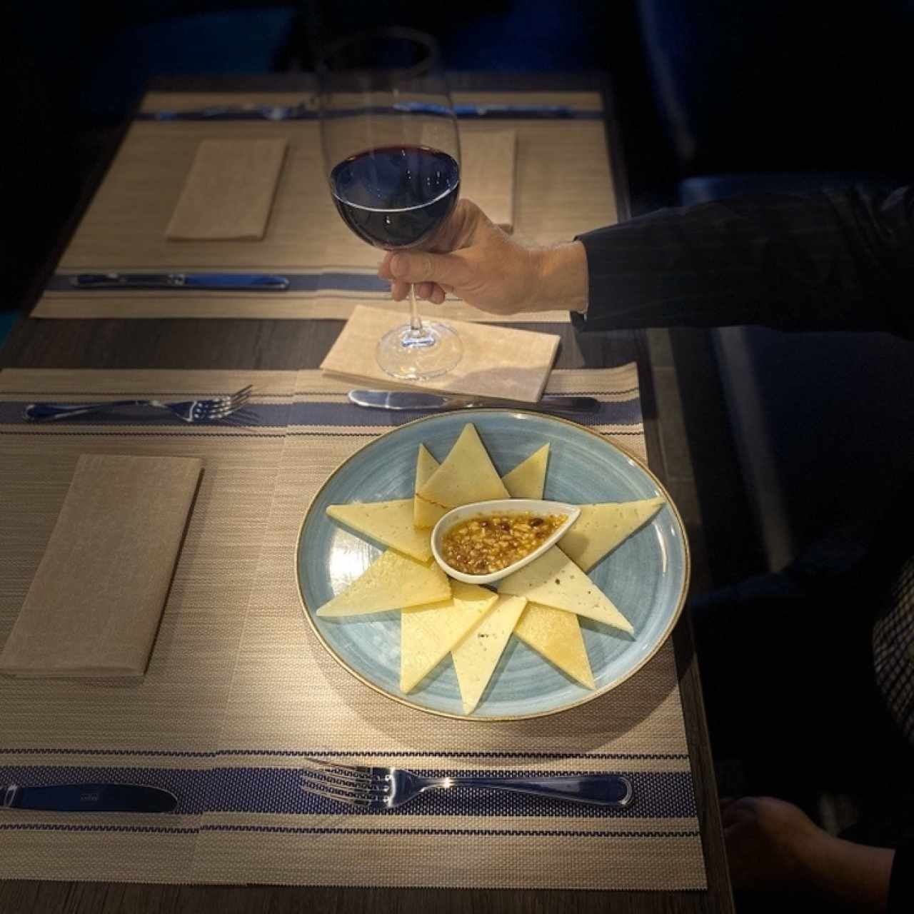 ven y prueba, nuestra deliciosa tapa de queso manchego.
