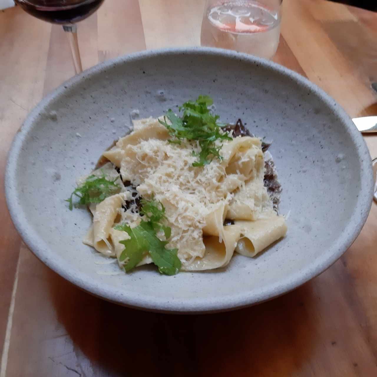 Pasta gruesa de la casa con rabo de toro