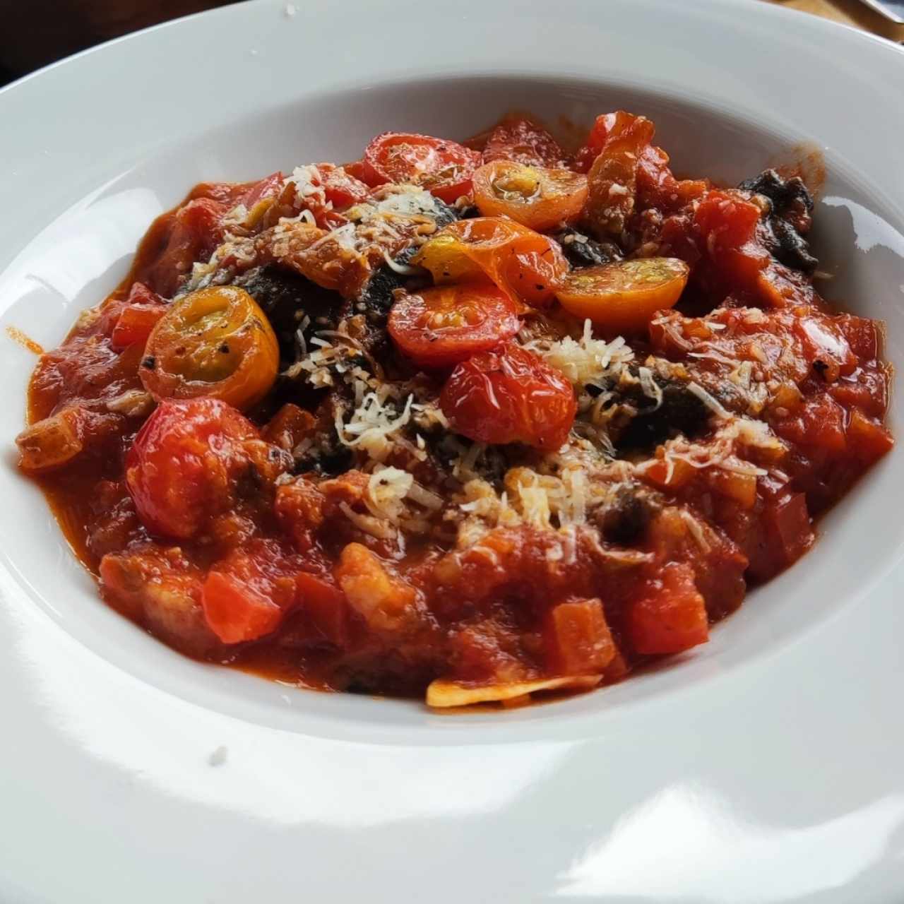 Ravioli Nero de Trucha Ahumada con Tomates Secos