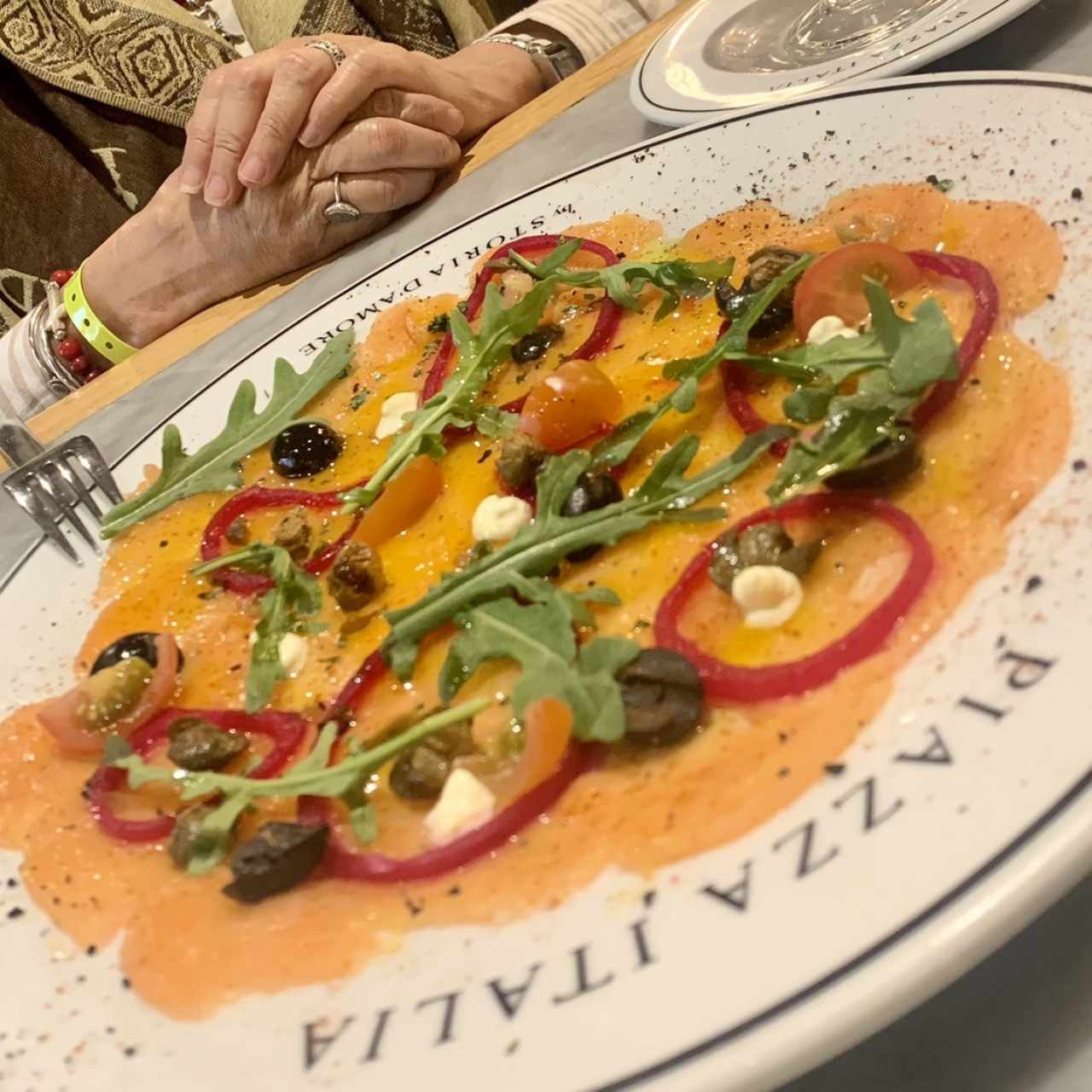 Carpaccio de Salmon en Salsa de Maracuya. Mi favorito de la noche