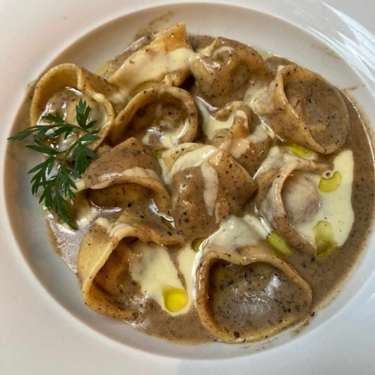 tortelli de cordero con trufa