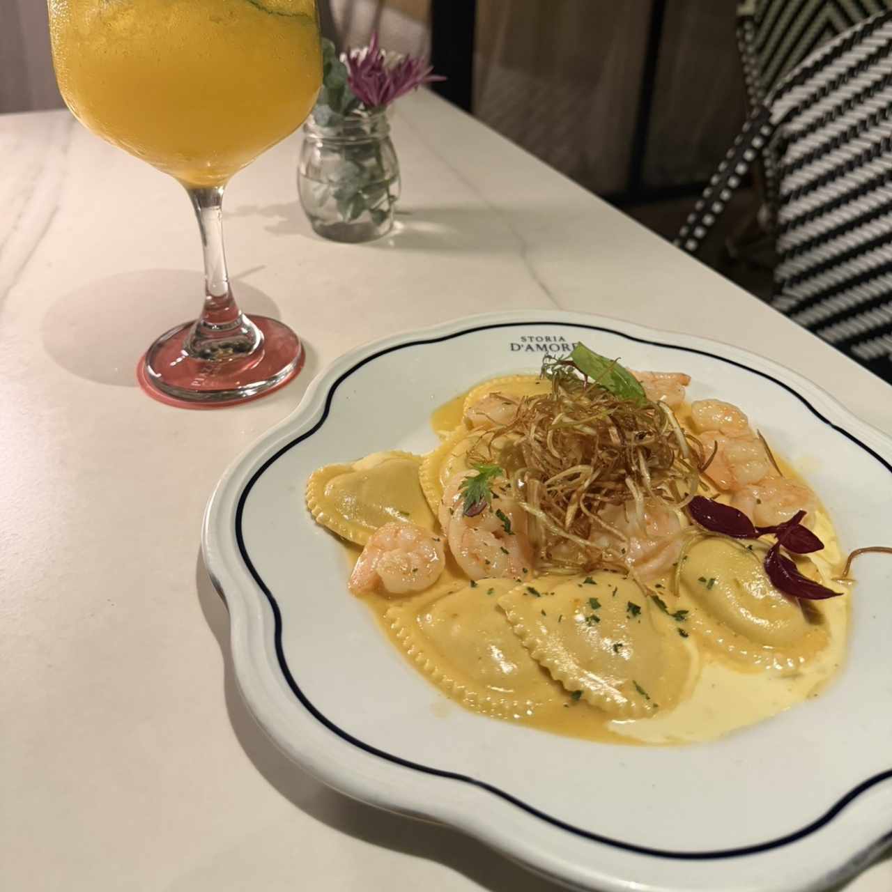 Ravioli con camarones