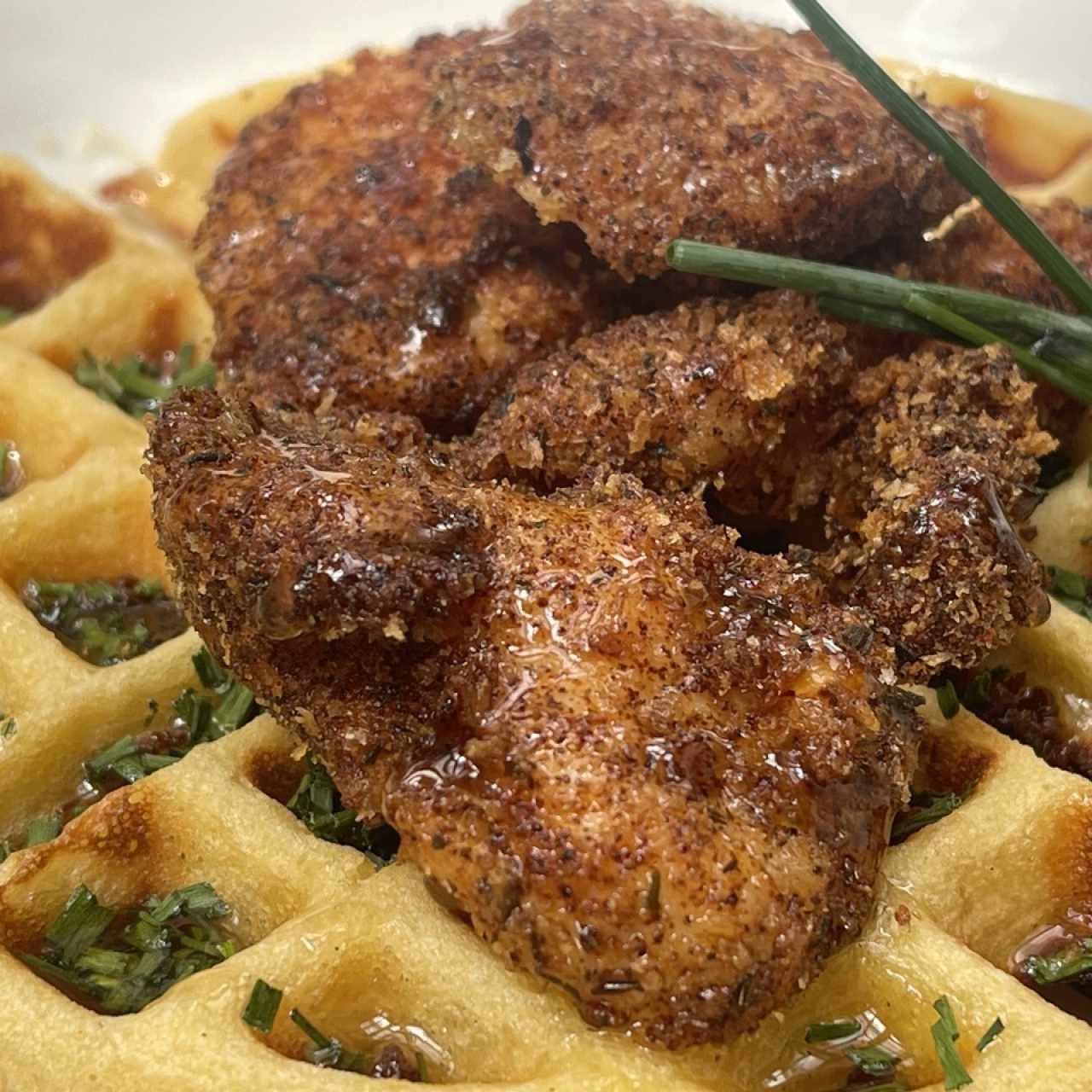 CHICKEN & WAFFLES