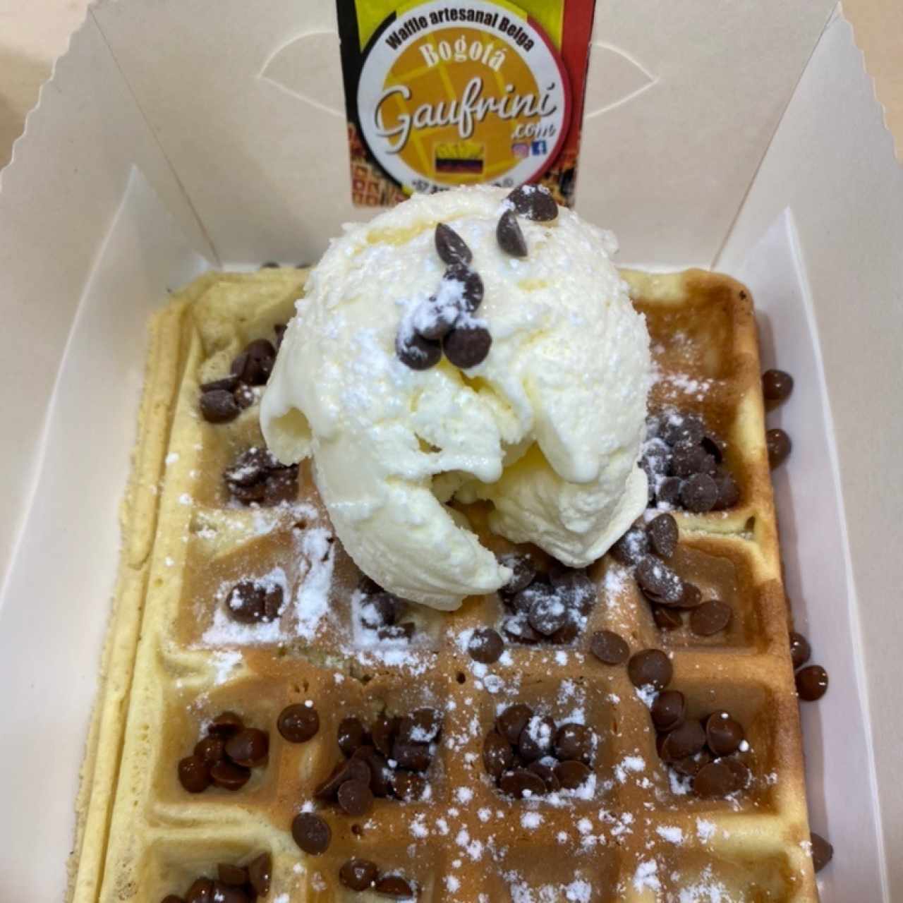 gaufrini original con chips de chocolate y helado