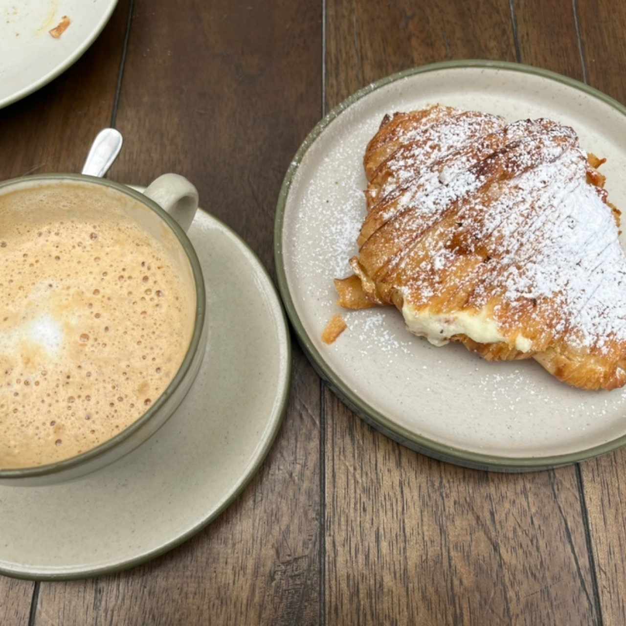 Croissant de ricotta y guayaba