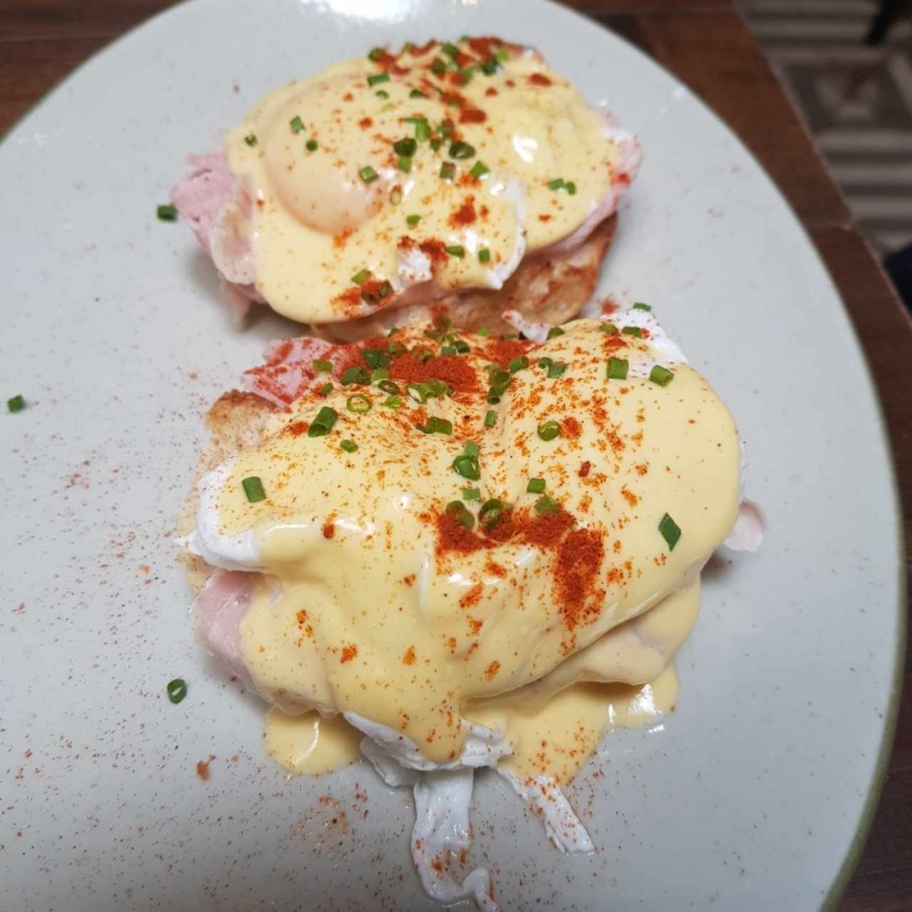 Huevos benedictinos