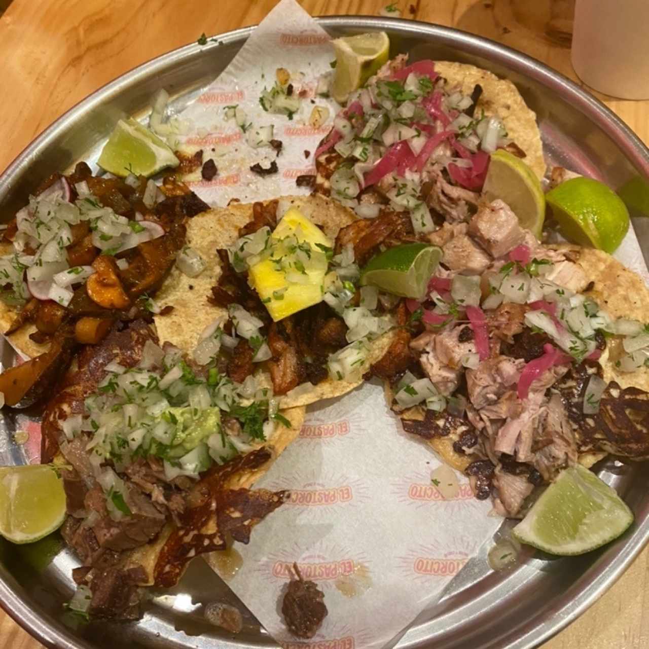 Vampiros de sudadero, cerdo al pastor y carnitas