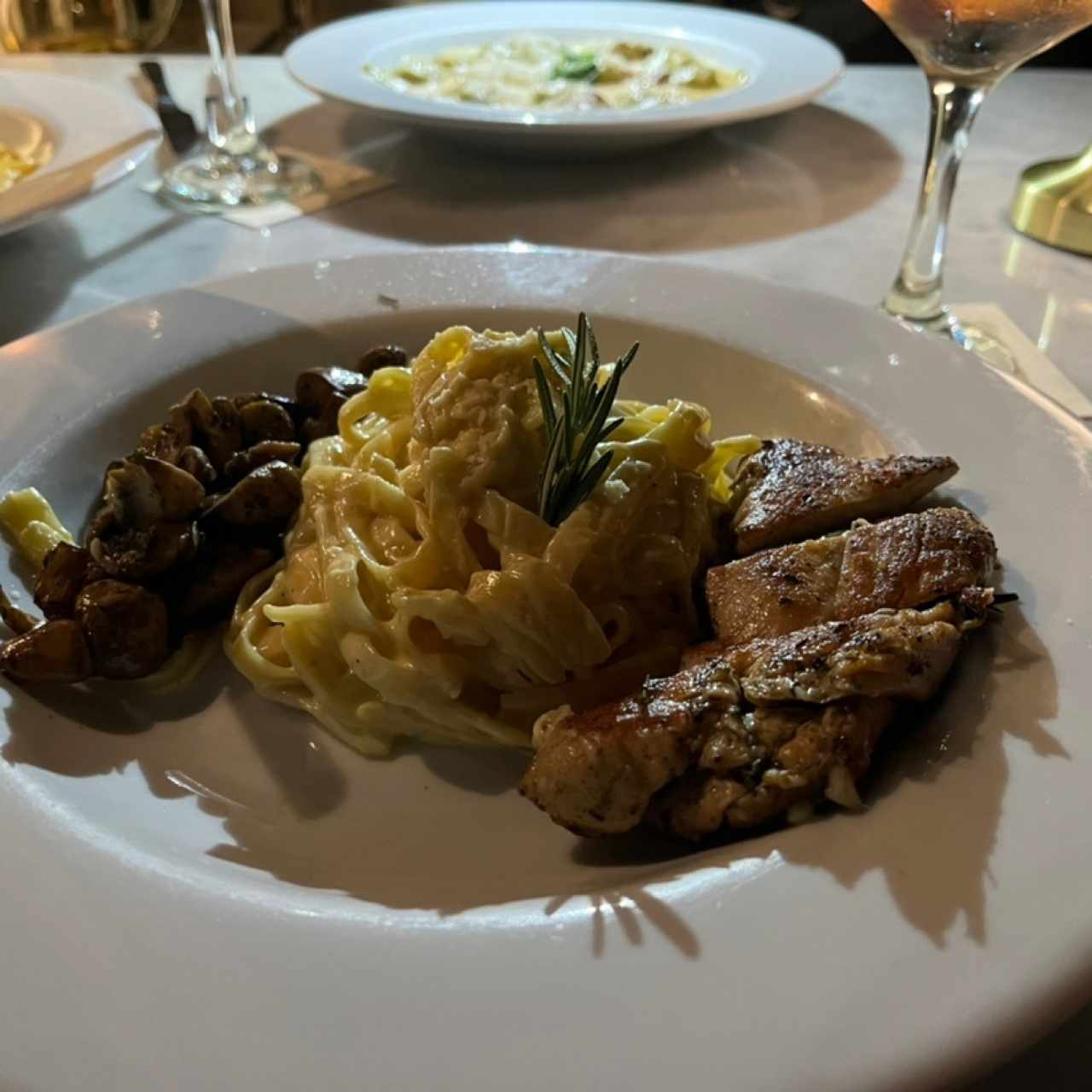 Pasta a la Parmiggiana con Pollo y Zetas