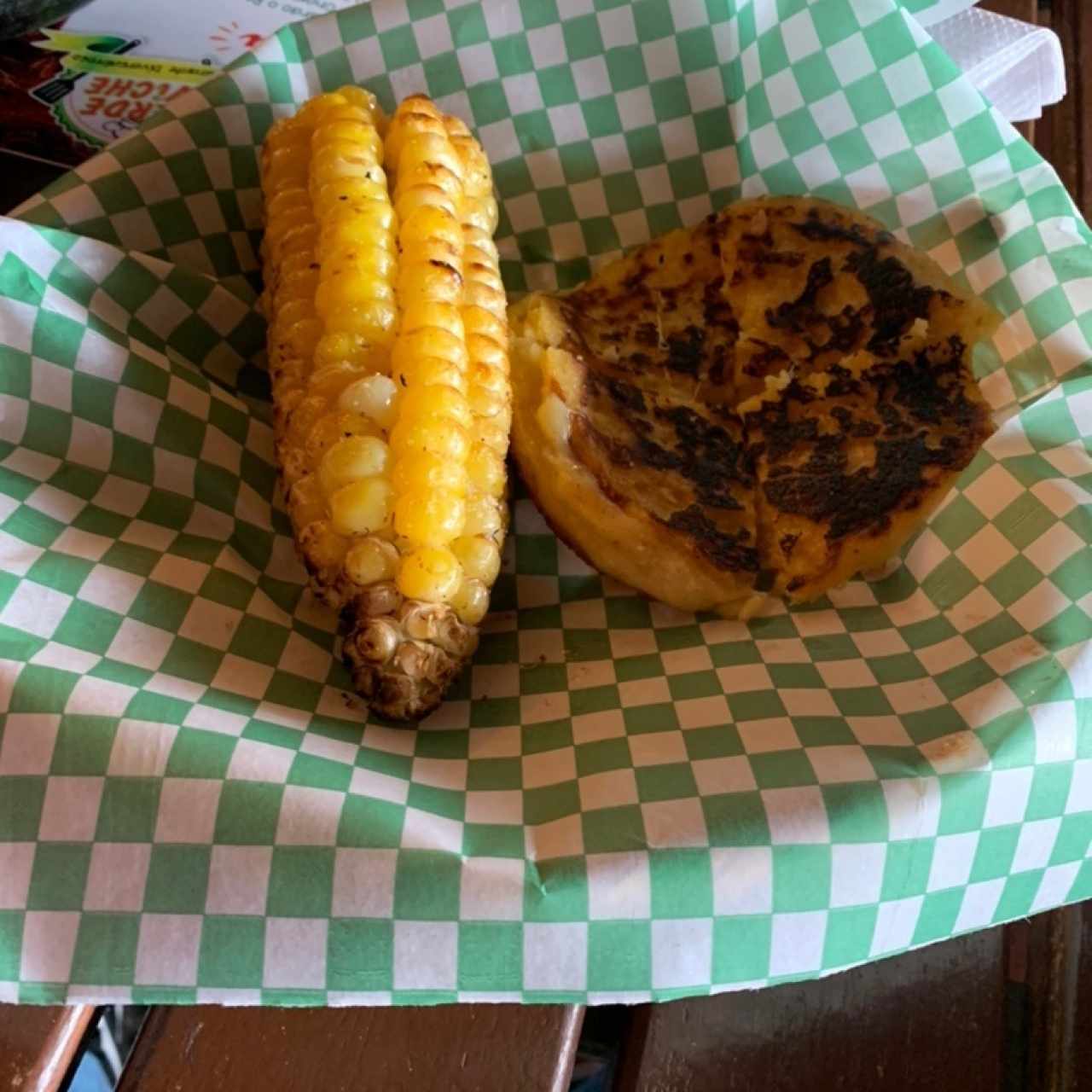 Arepa choclo y mazorca asada