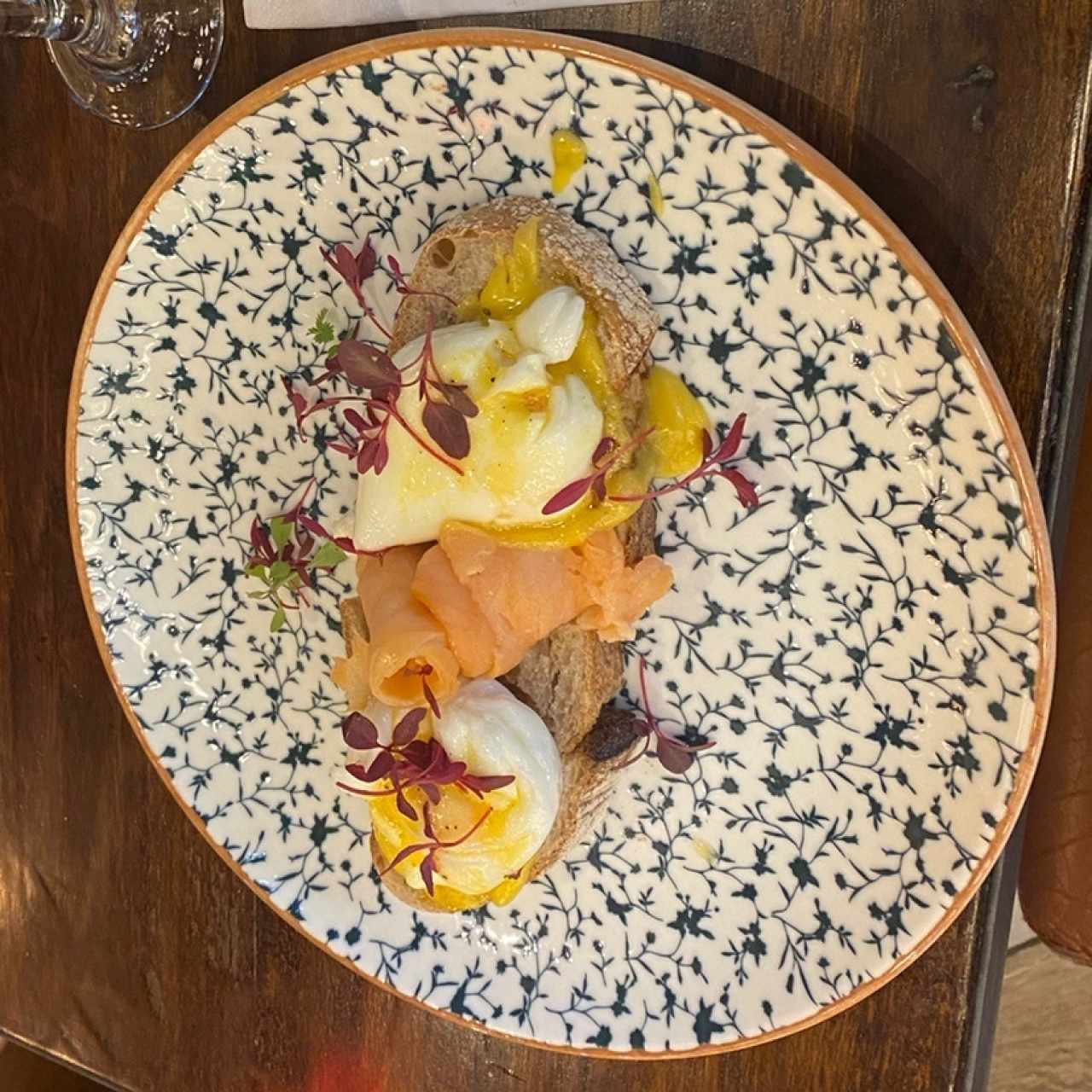 Huevos benedictinos con salmón 