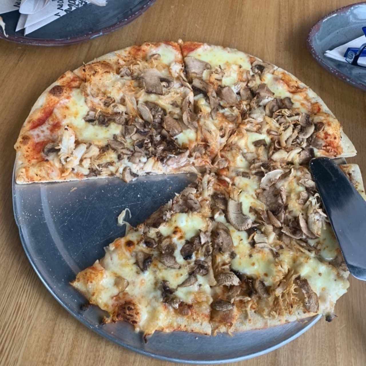Pizza pollo con champiñones 