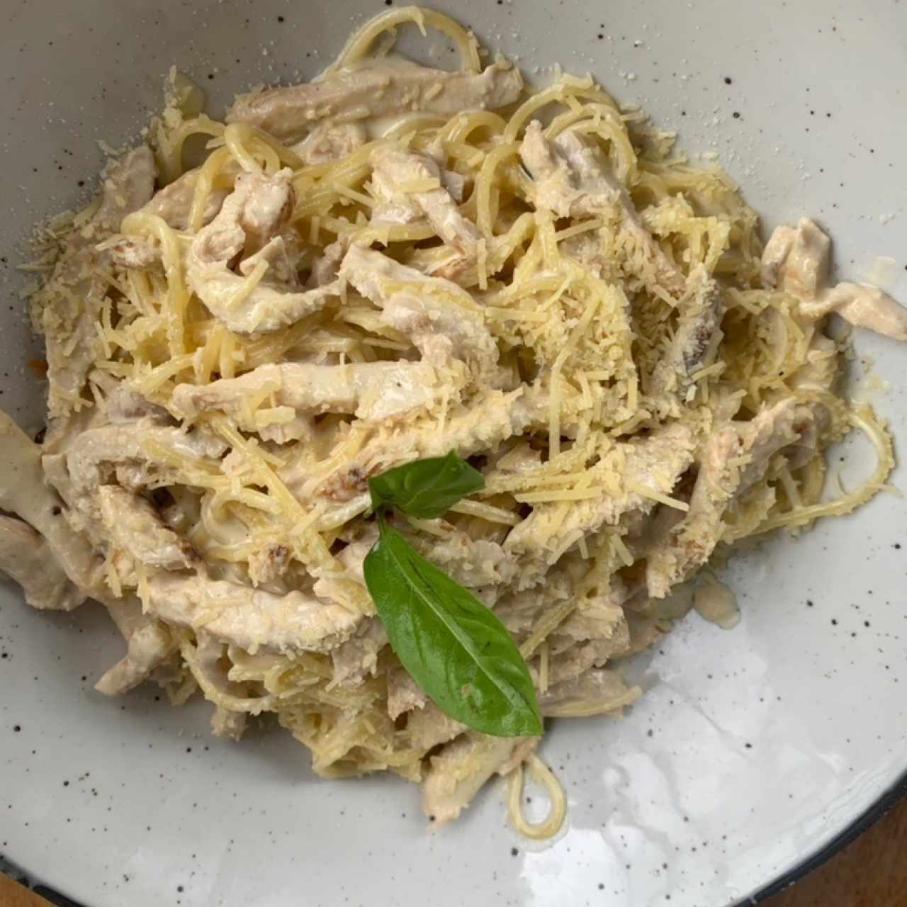 Pasta alfredo con pollo