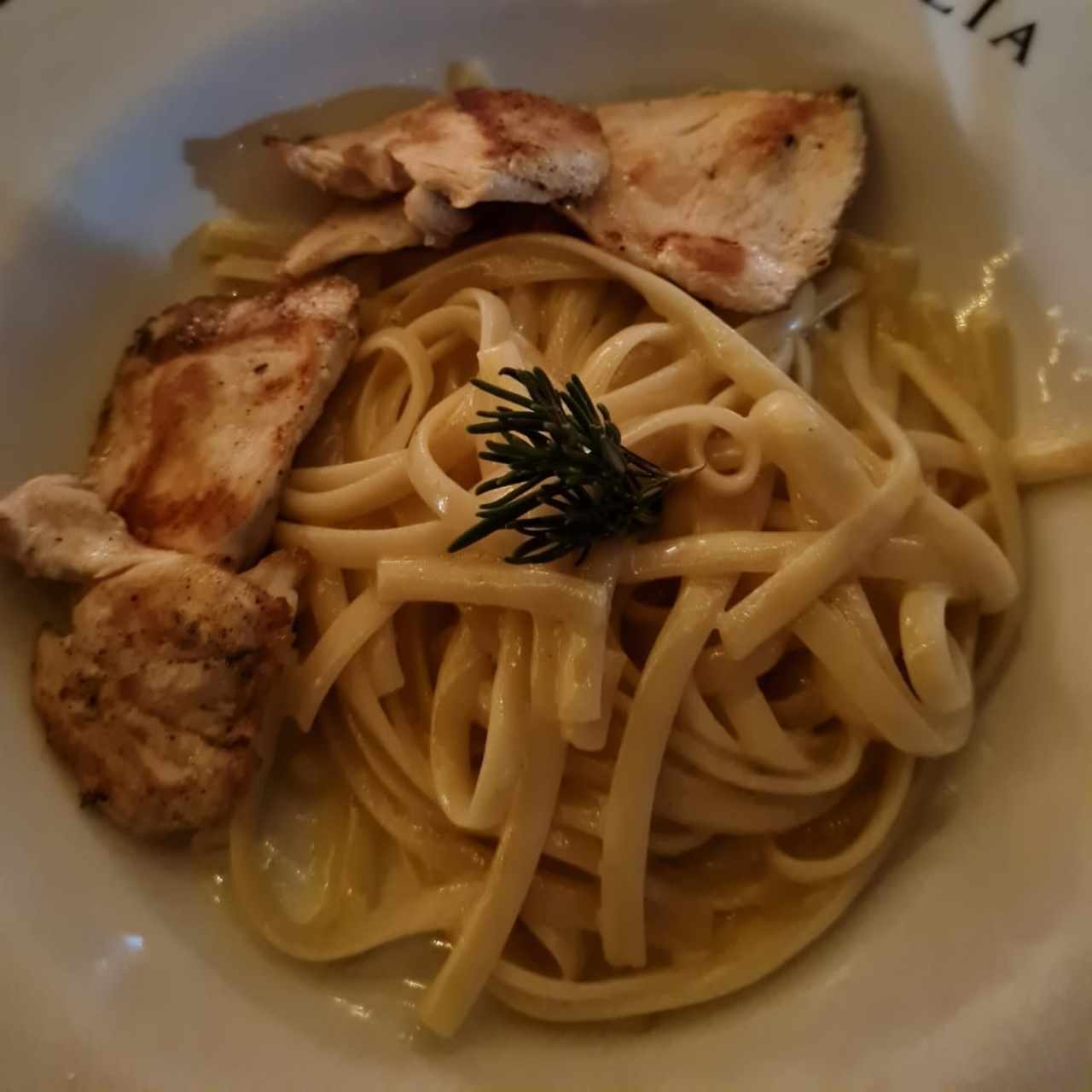 Pasta burrata con pollo