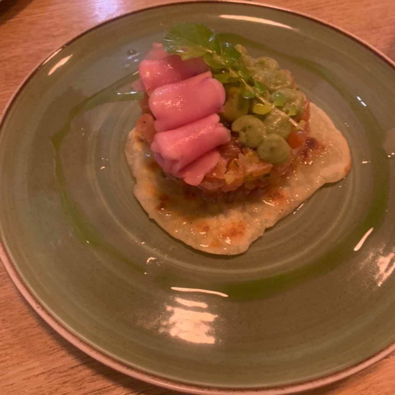 TARTAR DE TRUCHA SOBRE PAN DE SAGÚ
