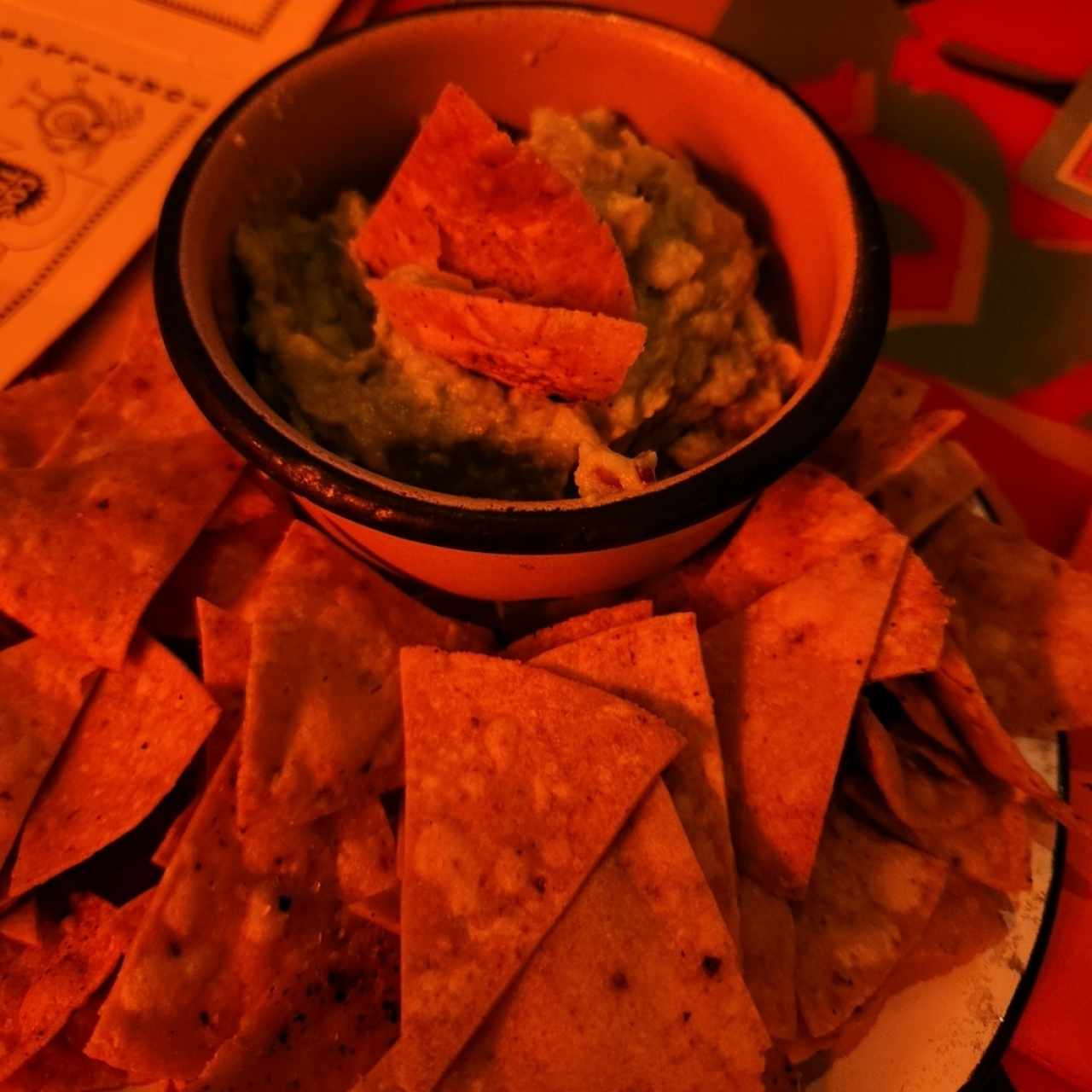Guacamole con totopos 