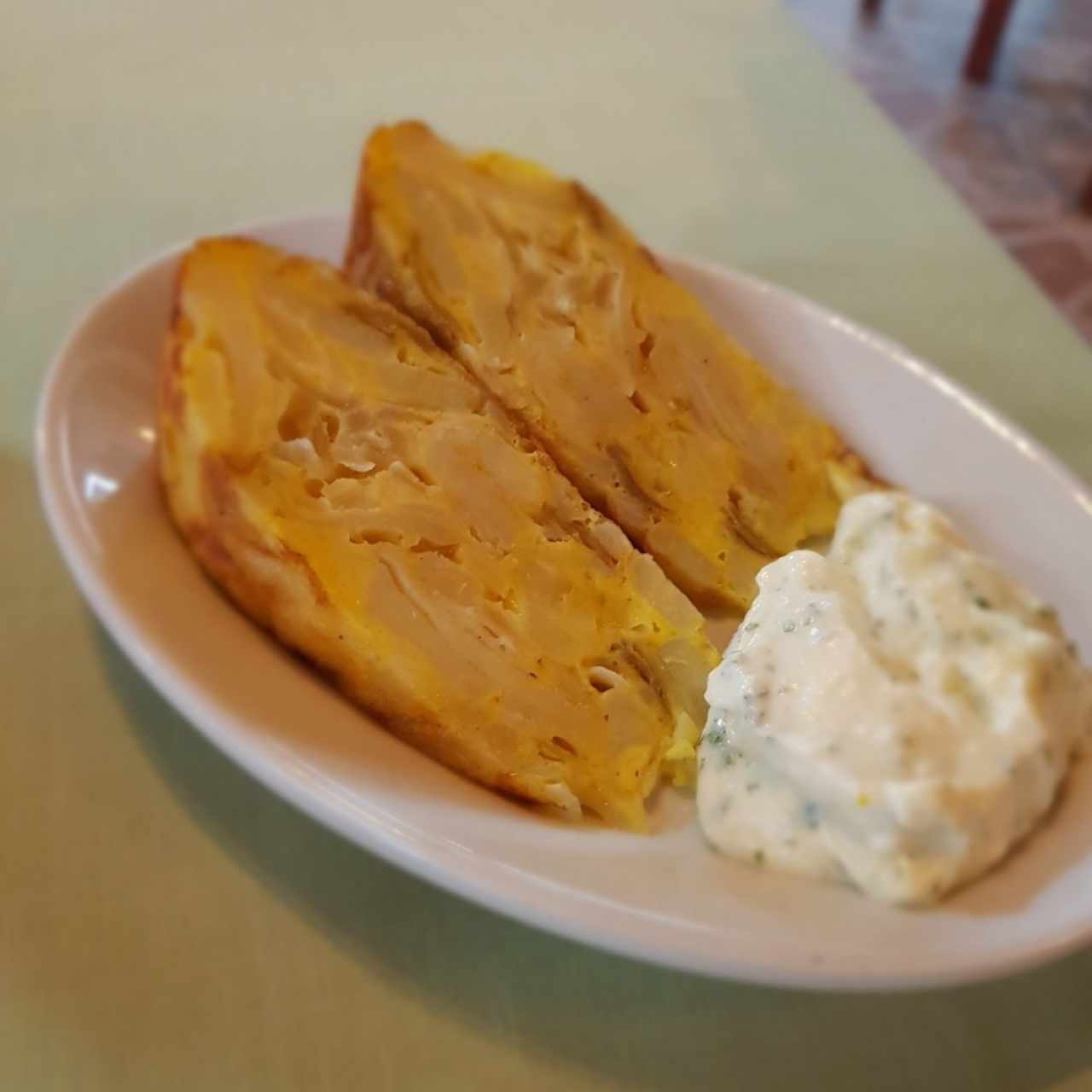 Tapa de tortilla de patata con aioli 