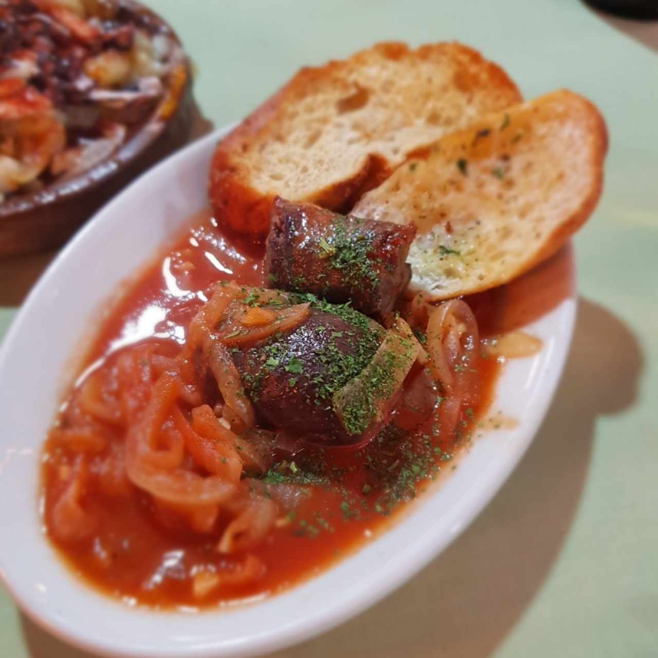 Tapa de morcilla encebollada 