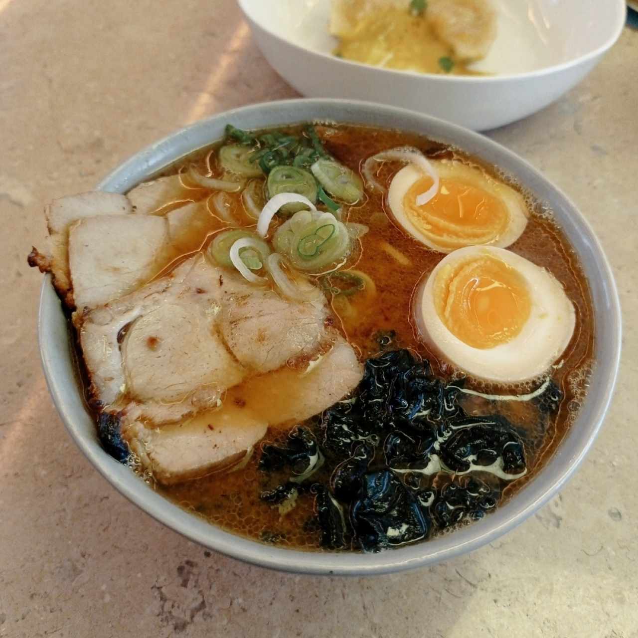 Ramen de cerdo