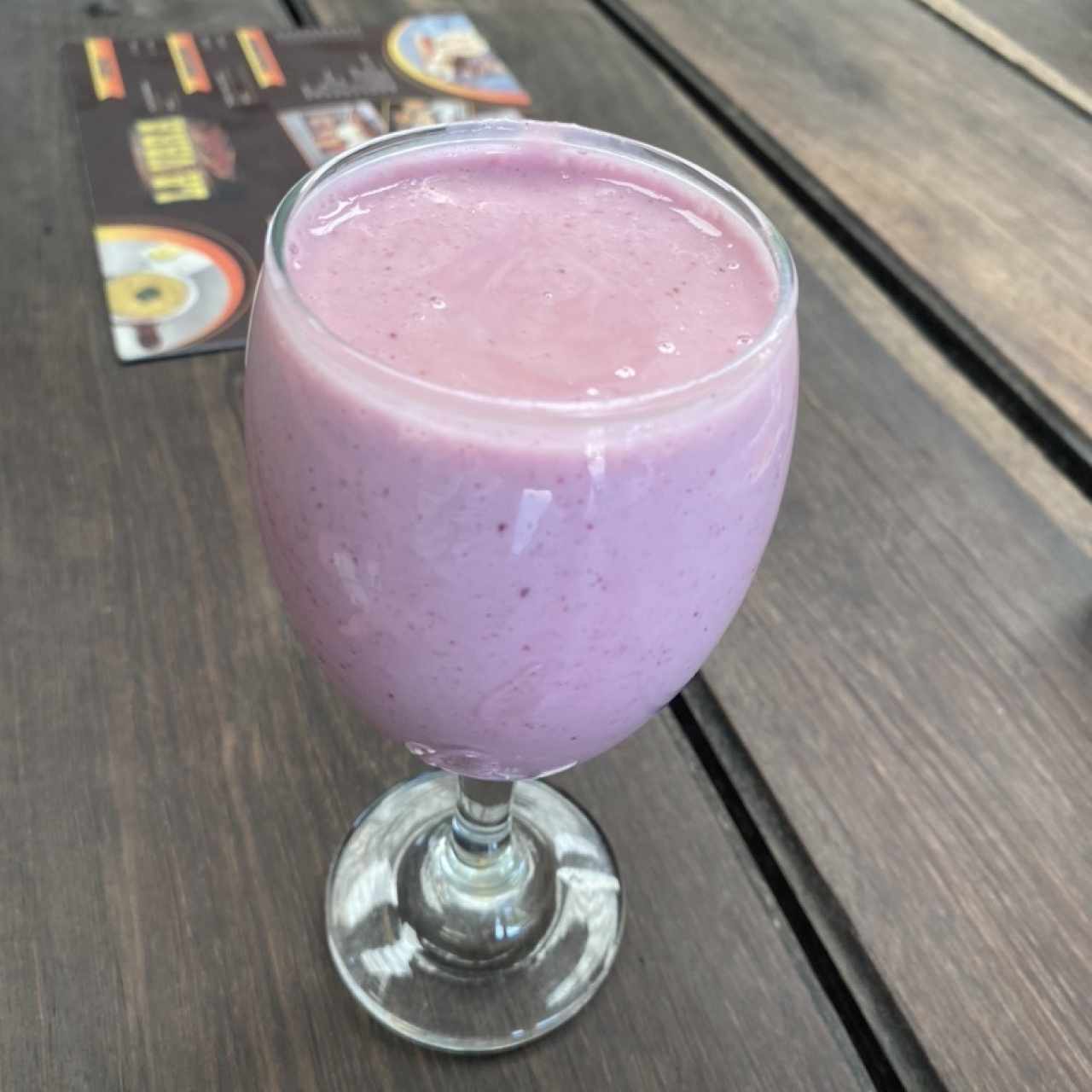 Jugo de mora en leche