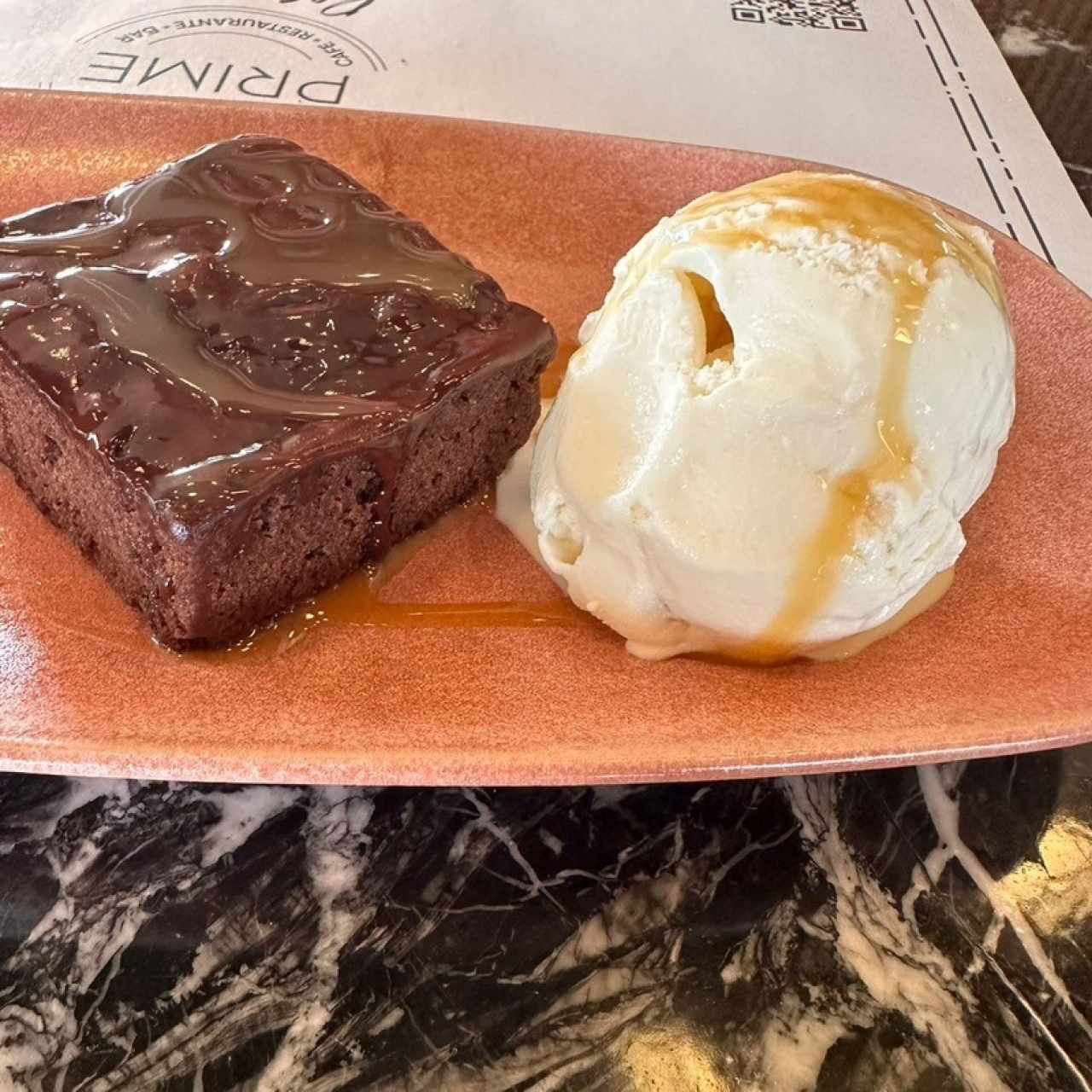  Brownie con helado 