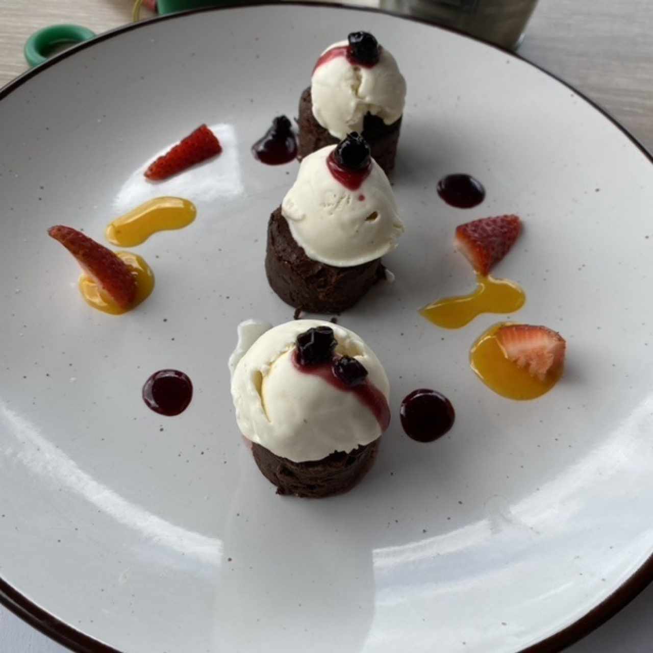 Brownie con helado 